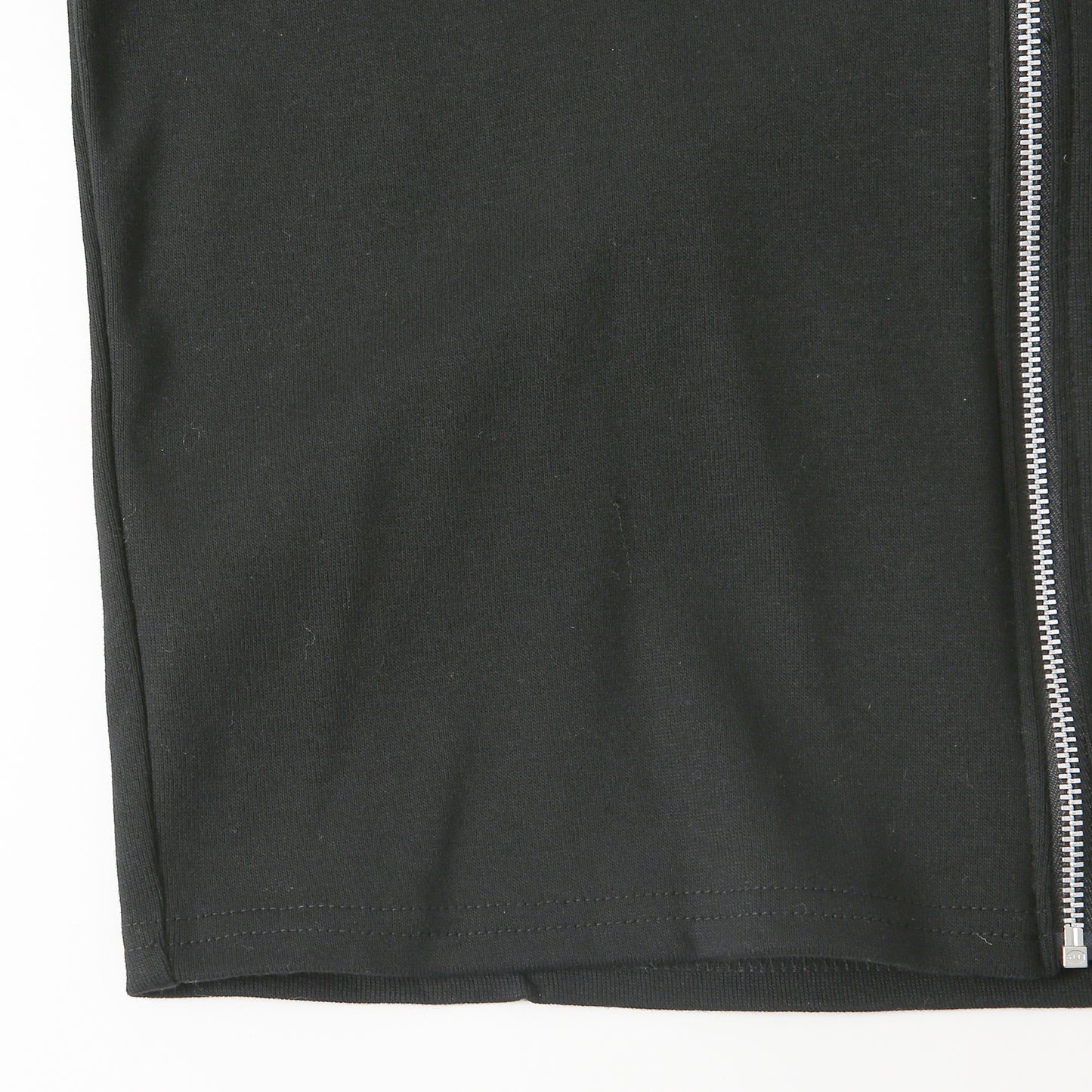 【30%OFF】Front Zip Cut and Sewn(フロントジップカットソー)